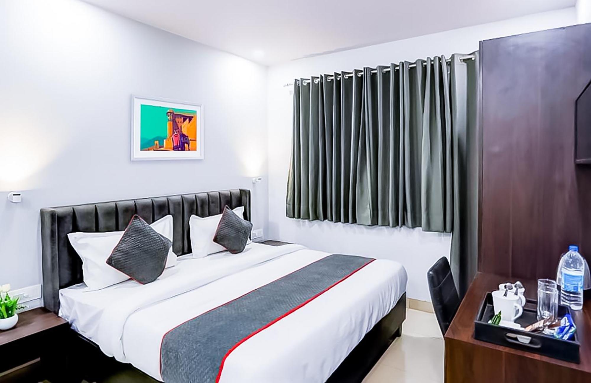Family Rooms Inn - Shalimarbagh New Delhi Exterior photo